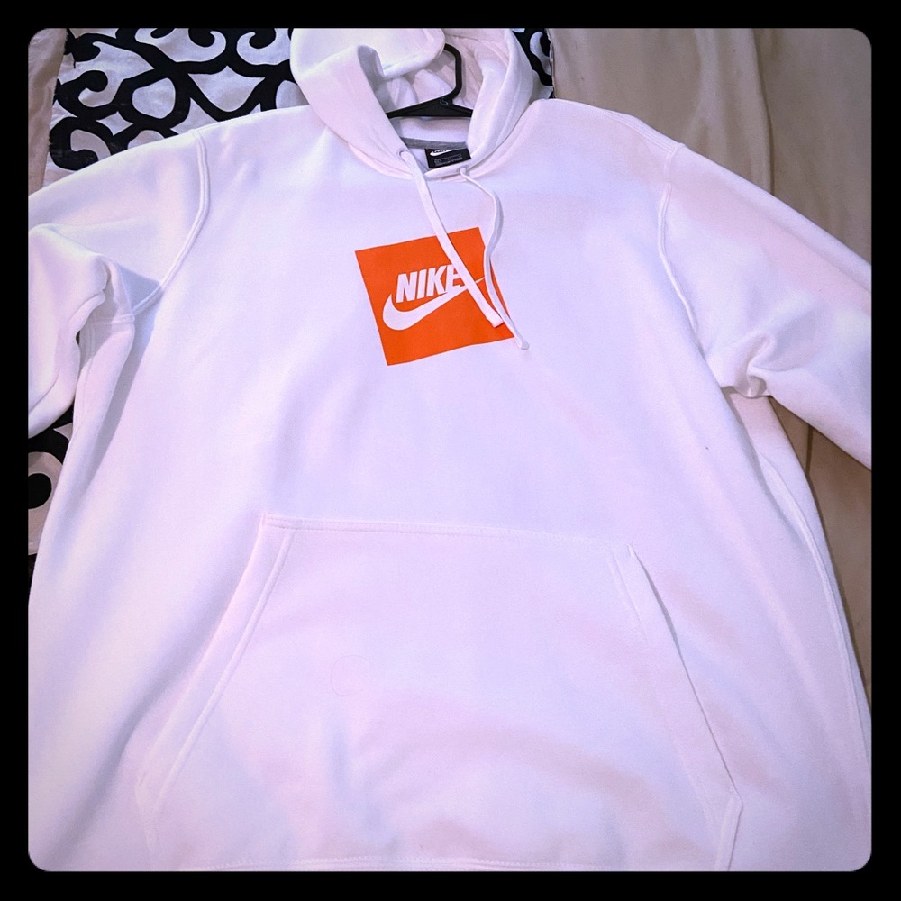 Large Men’s Nike Hoodie